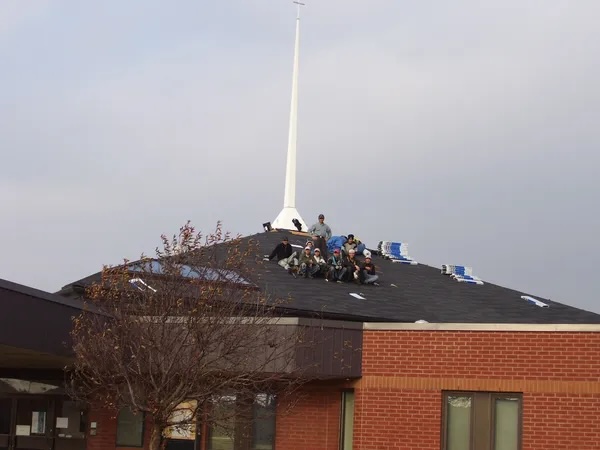 华星屋顶 C-Star Roofing - hero-team-roofing